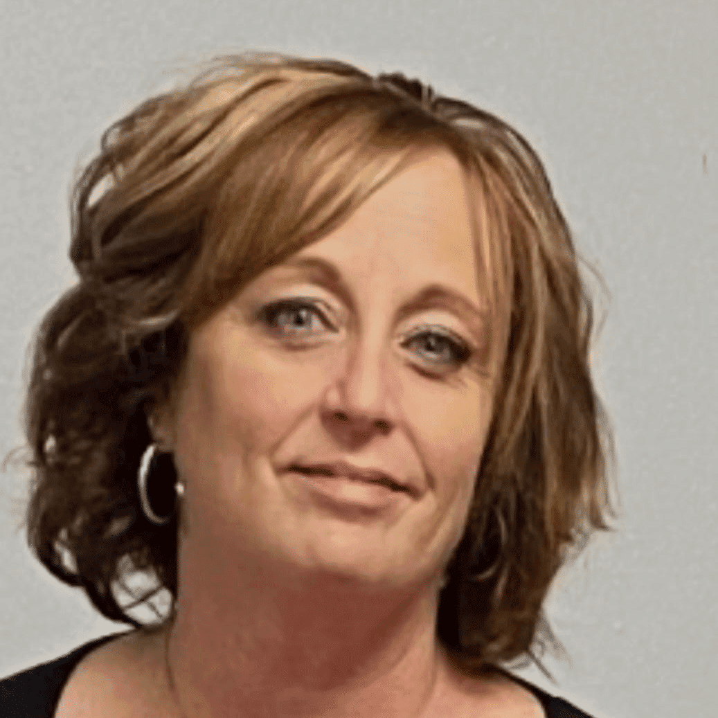 Portrait of Kelly, a professional stylist at Hairitage, showcasing their expertise and style.